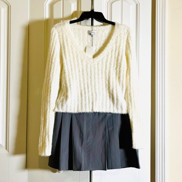 Forever 21 Pinstriped Pleated Mini Skirt in Gray/White (M) New With Tags - Picture 8 of 10